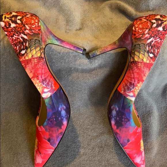 Pumps - Picture 3 of 4